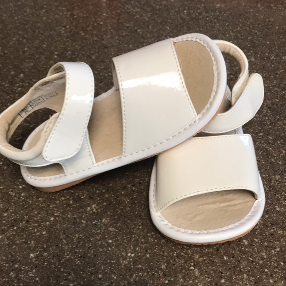 Patent leather squeaky sandals - Picture 1 of 7